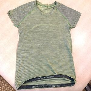 Lululemon tee